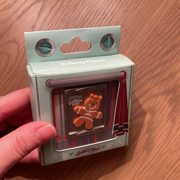 •Limited Edition• Pooh Bear Disney Pin - Picture 4 of 4